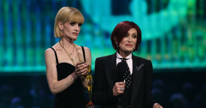 People Claim To Have Found The Exact “Moment” Sharon And Kelly Osbourne Started Taking Weight Loss Medication
