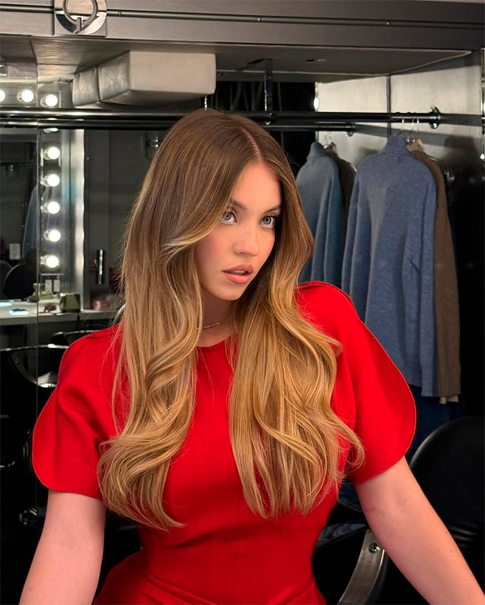 Teoria on-line bizarra sobre Erika Kirk e Sydney Sweeney se torna viral