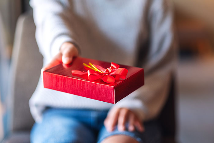 Man Always Finds Something Wrong With Wife&rsquo;s Gifts, Is Upset She Doesn&rsquo;t Want To Gift Him Anything Anymore