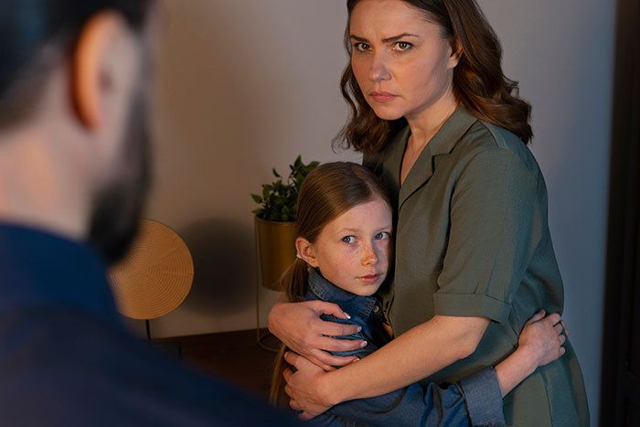 “Oh, My Bad”: Husband Sleeps Through Kids Crying Until Wife Comes Home, Gets Kicked Out And Arrested “Oh, My Bad”: Husband Sleeps Through Kids Crying Until Wife Comes Home, Gets Kicked Out And Arrested