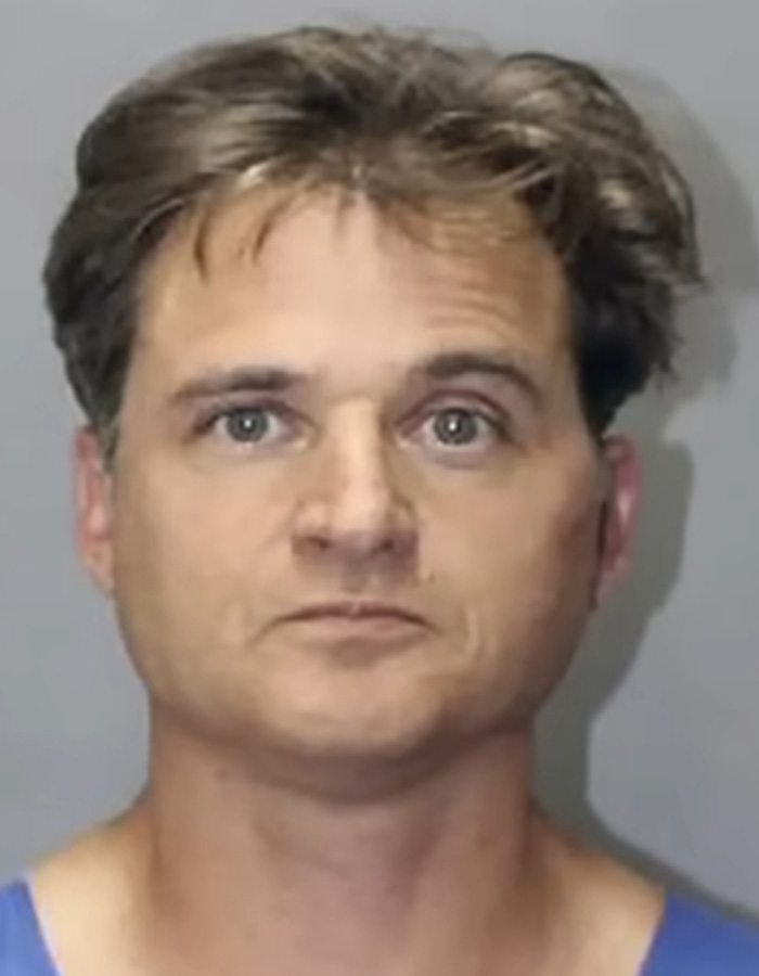 Esposa do médico do Havaí acusado de tentativa de homicídio detalha ataque de caminhada de aniversário