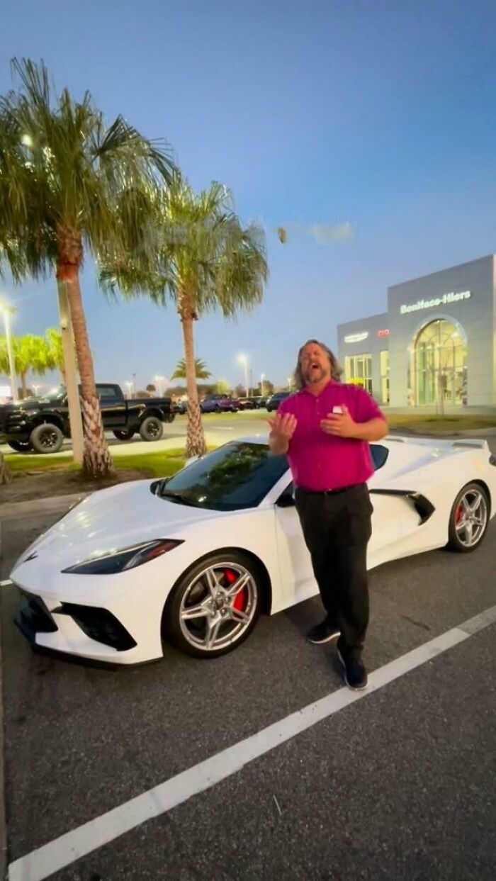 Opera Singer Takes A Job At A Car Dealership, Starts Singing Arias About Cars And Goes Viral