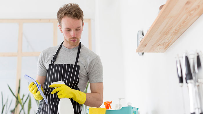 Lady Gets The Ick As She Has To Clean Up After BF, Wonders If Living With Him Is The Right Decision Lady Gets The Ick As She Has To Clean Up After BF, Wonders If Living With Him Is The Right Decision