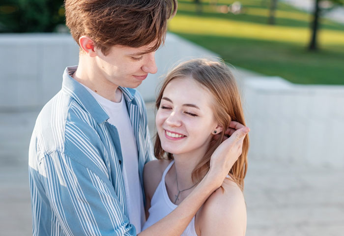 Dad Finds Out His 13YO Is Dating A 17YO, Gives Her BF A Chilling Lesson About The Law