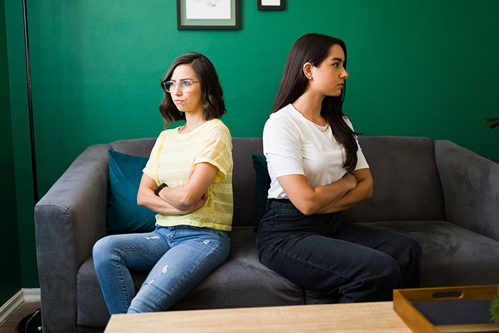 Entitled Sister Doesn’t Get A Free Airbnb Stay During Peak Season, Then Demands $300 To “House Sit” Entitled Sister Doesn’t Get A Free Airbnb Stay During Peak Season, Then Demands $300 To “House Sit”