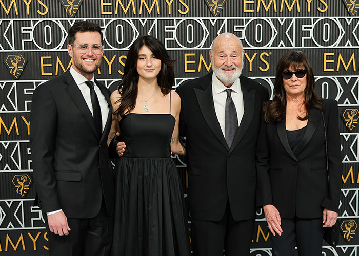 O filho de Rob Reiner, Jake, compartilha novos detalhes perturbadores da noite da tragédia de seus pais