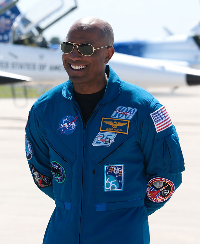 "Thirst Traps From Space": Astronaut's Ripped Physique During Moon Mission Sparks Frenzy