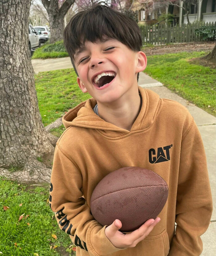 'Pai do ano' encerra a vida do filho de 11 anos no banheiro do aeroporto e depois se volta contra si mesmo