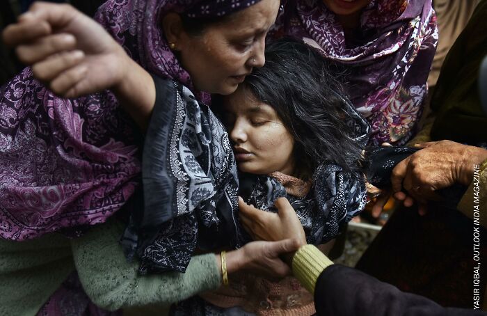 West, Central, And South Asia, Singles: A Daughter’s Grief In Kashmir By Yasir Iqbal, Outlook India Magazine