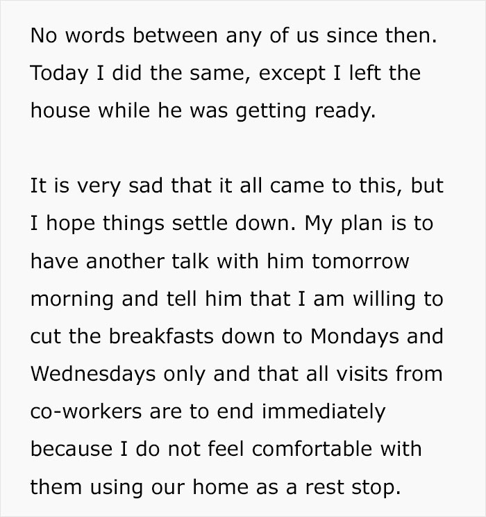 Marido explode com a esposa quando ela o confronta sobre ter que preparar o café da manhã para seus colegas