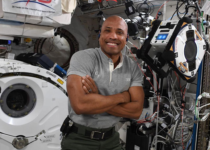 "Thirst Traps From Space": Astronaut's Ripped Physique During Moon Mission Sparks Frenzy