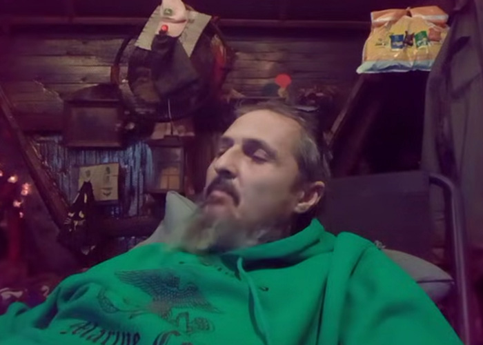 Menina de 13 anos desaparece da tenda da família na zona rural do Maine - agora seu pai emite um aviso perturbador