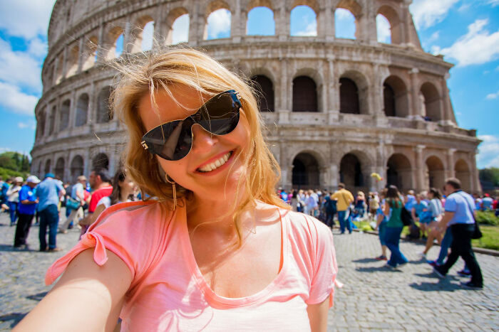35 Annoying Things Tourists Keep Doing Abroad That Locals Simply Can’t Stand