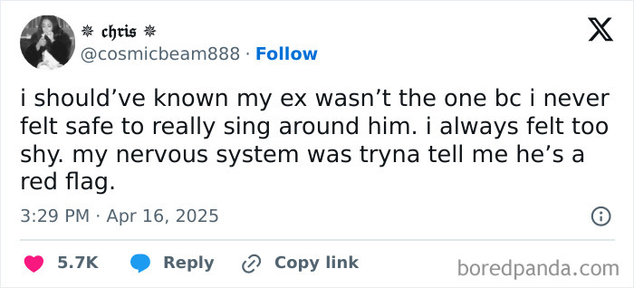 A tweet about an ex being a red flag, making the user's bank account and therapist recover.