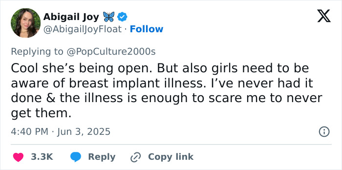 Kylie Jenner desperta preocupação de que seus implantes mamários tenham rompido depois que os fãs notaram detalhes no Coachella Snap Kylie Jenner desperta preocupação de que seus implantes mamários tenham rompido depois que os fãs notaram detalhes no Coachella Snap