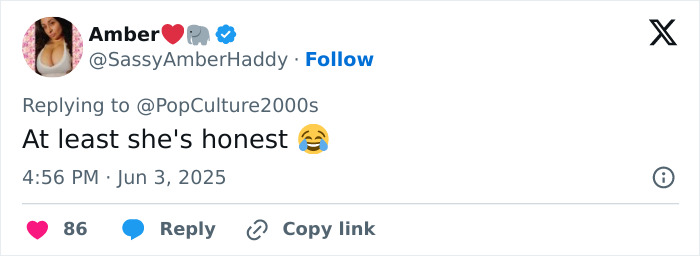 Kylie Jenner desperta preocupação de que seus implantes mamários tenham rompido depois que os fãs notaram detalhes no Coachella Snap Kylie Jenner desperta preocupação de que seus implantes mamários tenham rompido depois que os fãs notaram detalhes no Coachella Snap