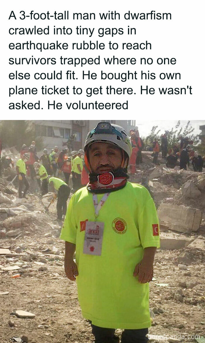 Man with dwarfism volunteering to rescue survivors in earthquake rubble, showcasing incredibly wholesome stories of bravery.