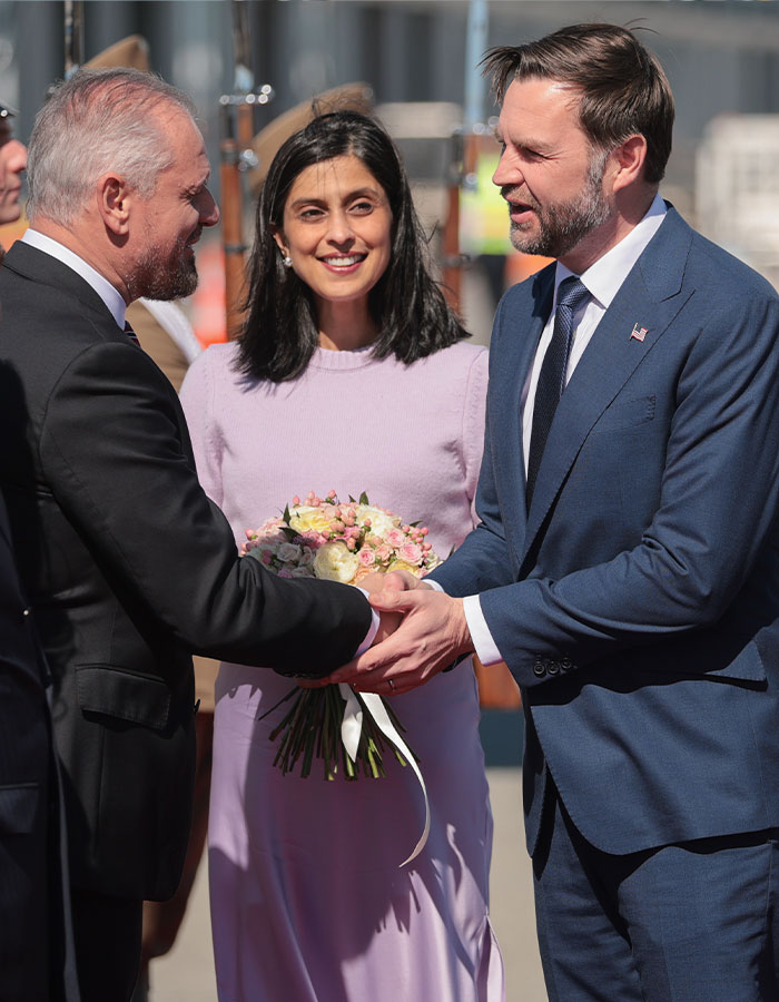 Video Of JD Vance And His Wife Getting Off Plane Goes Viral After Viewers Spot Odd Details