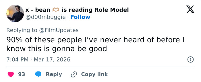 Um tweet de 'x - bean' expressando entusiasmo sobre um novo elenco, provavelmente relacionado a The White Lotus e Helena Bonham Carter.