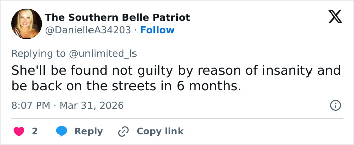 Mãe esfaqueia filha em episódio trágico e diz que foi para ‘protegê-la’ de Elon Musk Mãe esfaqueia filha em episódio trágico e diz que foi para ‘protegê-la’ de Elon Musk