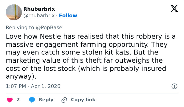 Tweet discussing Nestle's marketing strategy involving the stolen KitKat and the new stolen KitKat tracker.