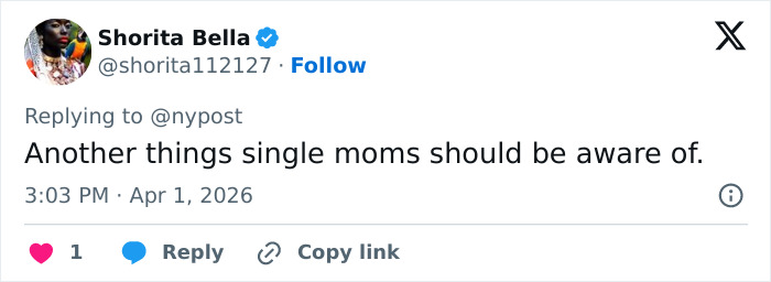Tweet de Shorita Bella alertando mães solteiras sobre uma professora que supostamente construiu um relacionamento com uma mãe por um motivo sinistro envolvendo sua filha.