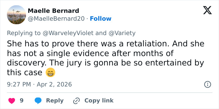 Tweet discutindo a violenta batalha legal de Blake Lively com Justin Baldoni, mencionando evidências e reação do júri.