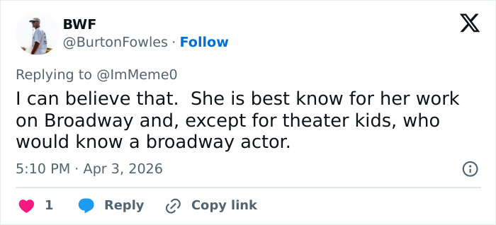 Twitter comment about a Broadway star discussing recognition and being trolled for not being recognized on a plane.