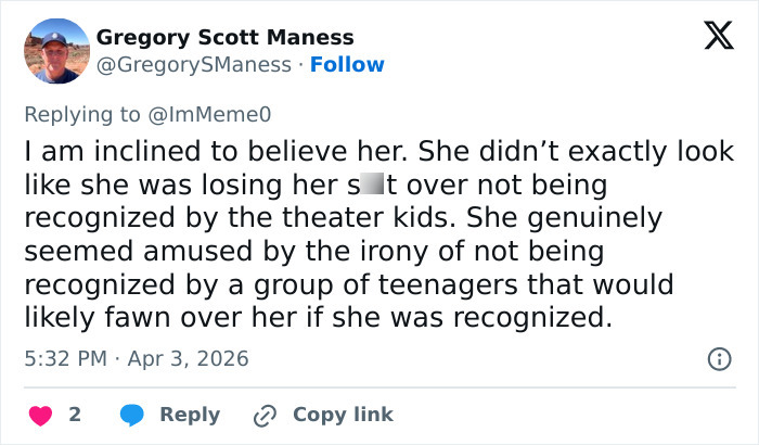 Screenshot of a tweet discussing a Broadway star being trolled after complaining about not being recognized on a plane.