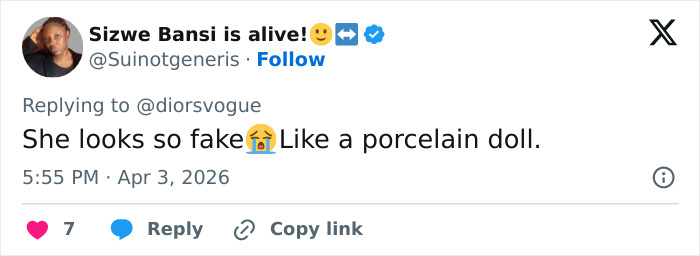 "Something Is Off Here": People Notice Bizarre Details In Photo Of Selena Gomez And Influencer