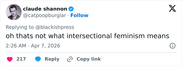 Internet destrói Zendaya após seu antigo comentário sobre ser feminista ressurgir