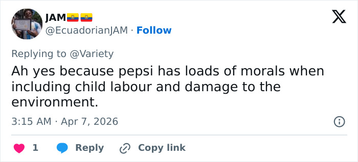 Captura de tela de um tweet em resposta às consequências do Kanye West Wireless Festival em meio às críticas de David Schwimmer e à retirada do patrocinador.