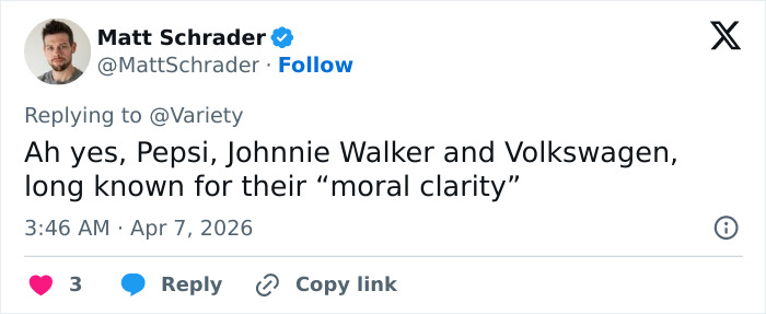 Tweet de Matt Schrader mencionando Pepsi, Johnnie Walker e Volkswagen no contexto das consequências do Kanye West Wireless Festival.