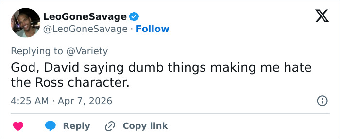 Captura de tela de um tweet criticando David Schwimmer em meio às consequências do Kanye West Wireless Festival e retiradas de patrocinadores.