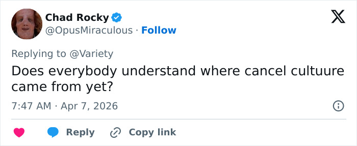 Tweet discutindo Kanye West e as consequências do Wireless Festival em meio à retirada de patrocinadores e críticas públicas.