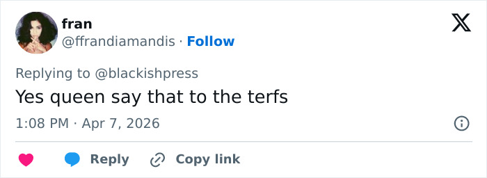 Internet destrói Zendaya após seu antigo comentário sobre ser feminista ressurgir