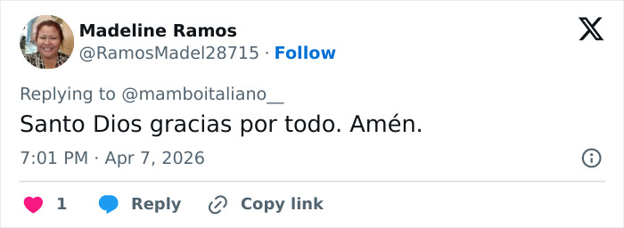 Captura de tela de uma resposta de tweet agradecendo a Santo Dios durante uma procissão de Páscoa espanhola popular na internet.
