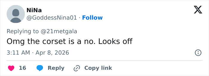 O visual de Sydney Sweeney pela estreia de 'Euphoria' é brutalmente torrado após notificação dos fãs, escolha incomum O visual de Sydney Sweeney pela estreia de 'Euphoria' é brutalmente torrado após notificação dos fãs, escolha incomum