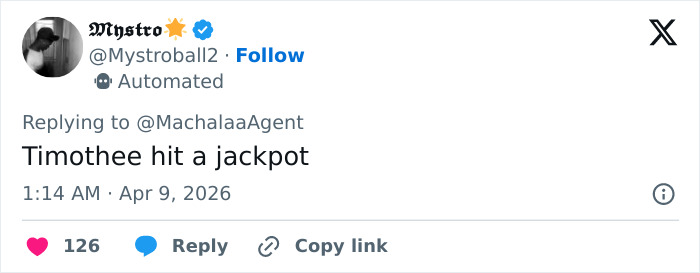 Kylie Jenner desperta preocupação de que seus implantes mamários tenham rompido depois que os fãs notaram detalhes no Coachella Snap Kylie Jenner desperta preocupação de que seus implantes mamários tenham rompido depois que os fãs notaram detalhes no Coachella Snap