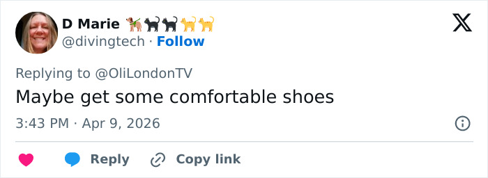 Twitter user D Marie suggesting to get some comfortable shoes in a casual social media reply.