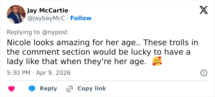 Tweet praising Nicole Kidman’s appearance, highlighting her cheeks and style in a sheer look at a premiere.