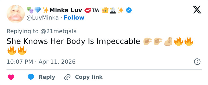 Tweet praising Teyana Taylor's Coachella abs with fire and muscle emojis, sparking fan excitement online.