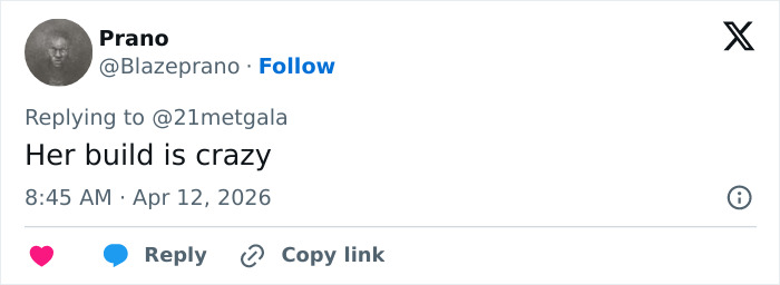 Teyana Taylor showing toned abs at Coachella, causing fans to react with excitement and admiration.