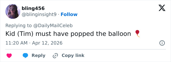 Kylie Jenner desperta preocupação de que seus implantes mamários tenham rompido depois que os fãs notaram detalhes no Coachella Snap Kylie Jenner desperta preocupação de que seus implantes mamários tenham rompido depois que os fãs notaram detalhes no Coachella Snap