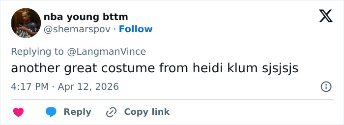 Tweet praising Heidi Klum&rsquo;s unrecognizable Coachella 2026 look, calling it a great costume by a fan.