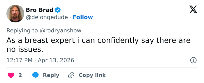 Kylie Jenner desperta preocupação de que seus implantes mamários tenham rompido depois que os fãs notaram detalhes no Coachella Snap Kylie Jenner desperta preocupação de que seus implantes mamários tenham rompido depois que os fãs notaram detalhes no Coachella Snap