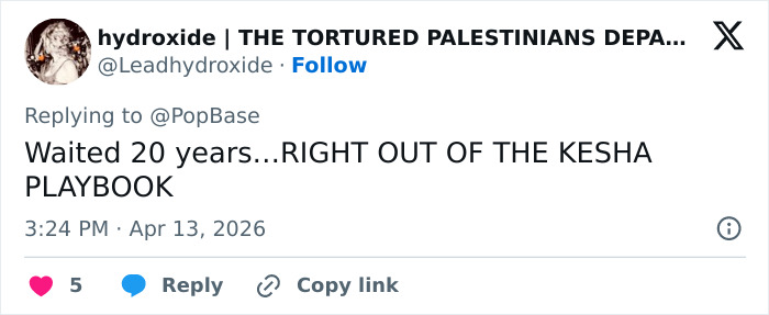 Ruby Rose contradiz suas acusações contra Katy Perry em artigo de 2011 que ela escreveu sobre a noite infame