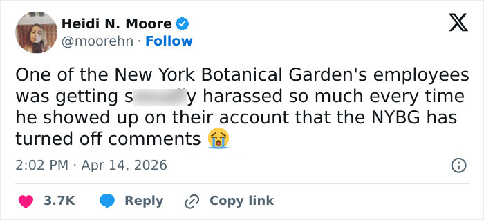 Tweet discussing New York Botanical Garden scientist forced to disable comments due to excessive fan harassment. Tweet discussing New York Botanical Garden scientist forced to disable comments due to excessive fan harassment.