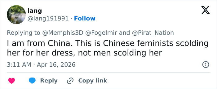 Screenshot of a tweet discussing esports host’s response after trolls targeted her revealing outfit. Screenshot of a tweet discussing esports host’s response after trolls targeted her revealing outfit.