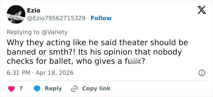Captura de tela do tweet mostrando uma discussão acalorada sobre o comentário do balé de Timothee Chalamet, gerando divisão na Internet.
